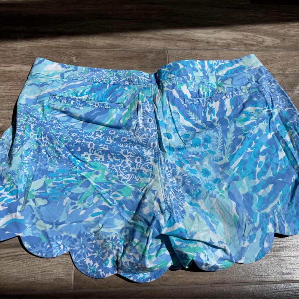 Lily Pulitzer Buttercup Scallop Hem Women's Shorts - Picture 2 of 4